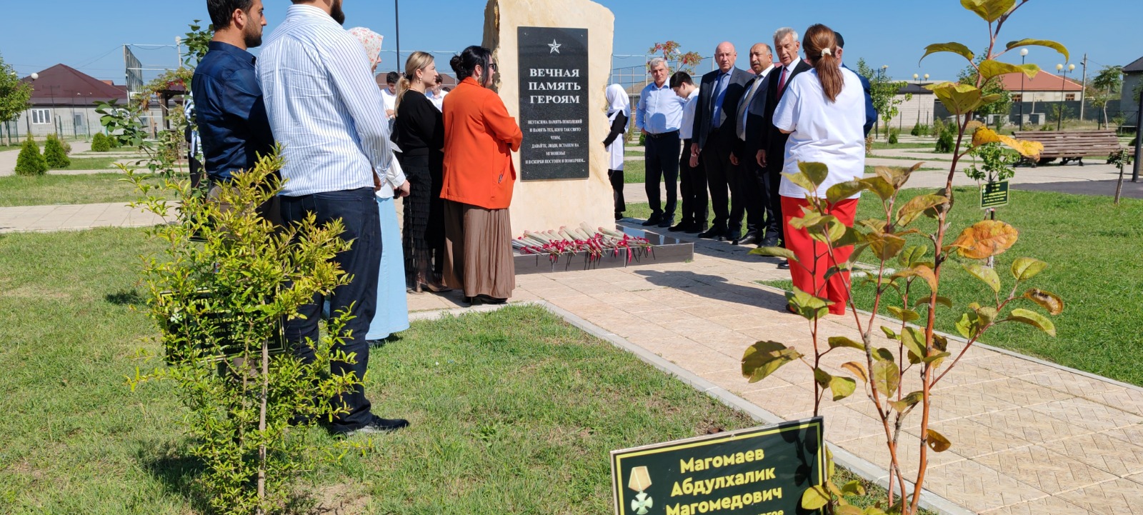 В рамках Всероссийской патриотической акции «Вахта Героев Отечества» сегодня в Кумторкалинском районе гостили герои России Владимир Легошин и Загид Загидов.